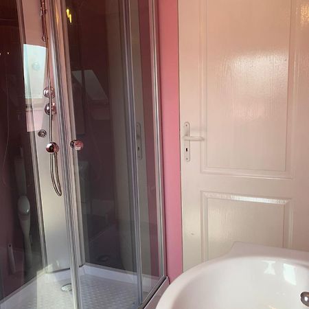 Studio Meuble Dans Une Maison Limay Exterior photo